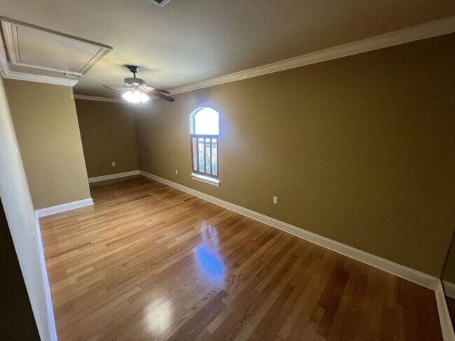 Building Photo - Elegant Two-Story Home with Outdoor Kitchen in Desirable Shadows Lake