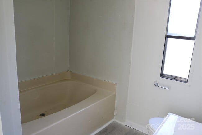 Building Photo - 121 Newfield Ct