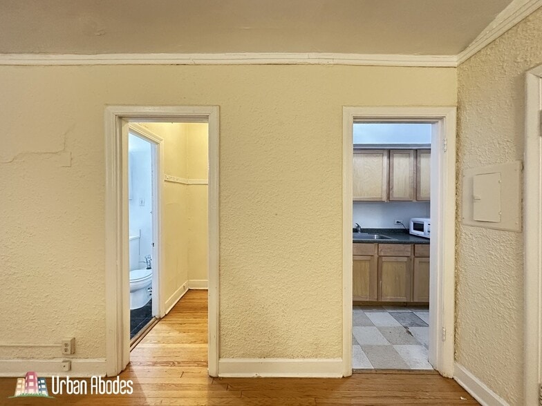 Building Photo - 556 W Arlington Pl