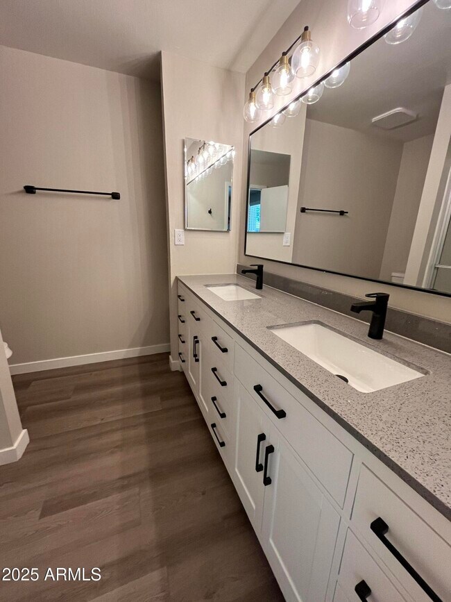 Building Photo - 10801 N 43rd Dr