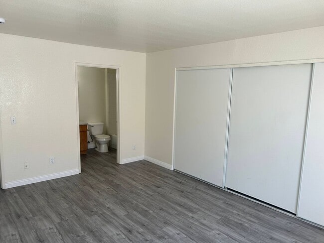 Building Photo - 2 Bed / 2 Bath Condo for Rent