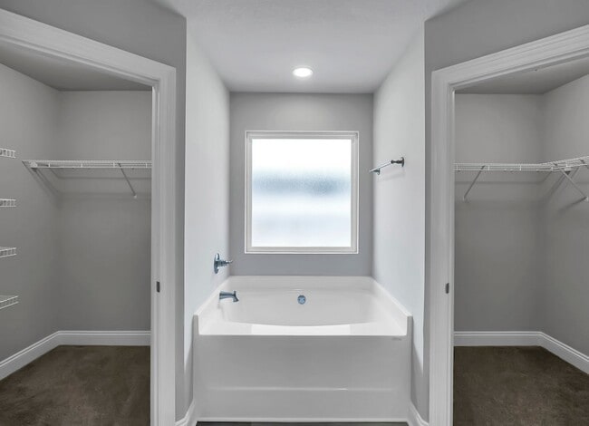 Building Photo - Stunning Rental in Navarre!