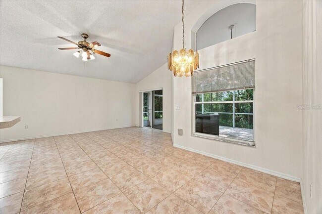 Building Photo - 2393 Paulette Dr
