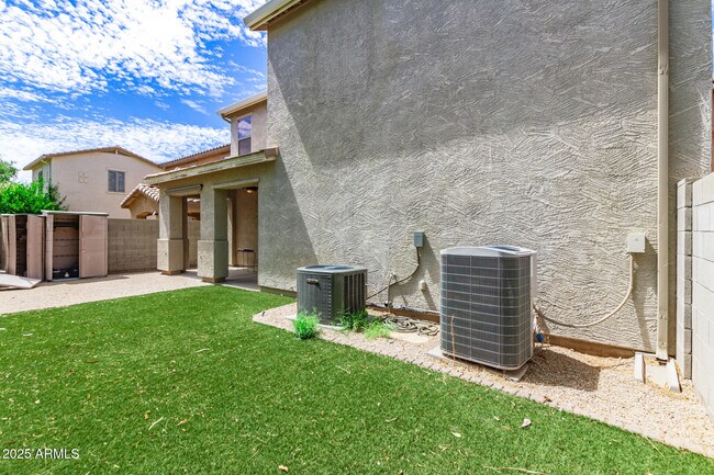 Building Photo - 21127 E Avenida Del Valle