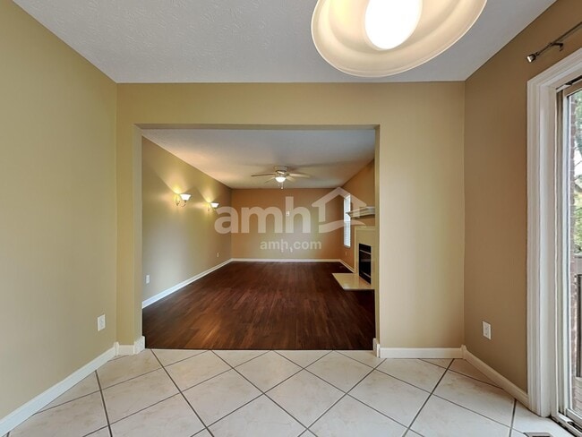 Building Photo - 8267 Springleaf Lake Dr