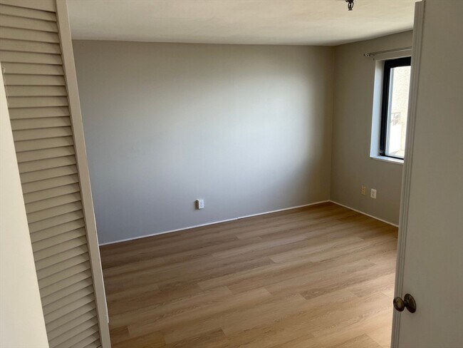 Building Photo - 376 Ocean Ave