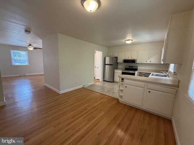 Building Photo - 427 Ridgemore St