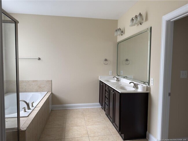 Building Photo - 4015 Summerberry Dr