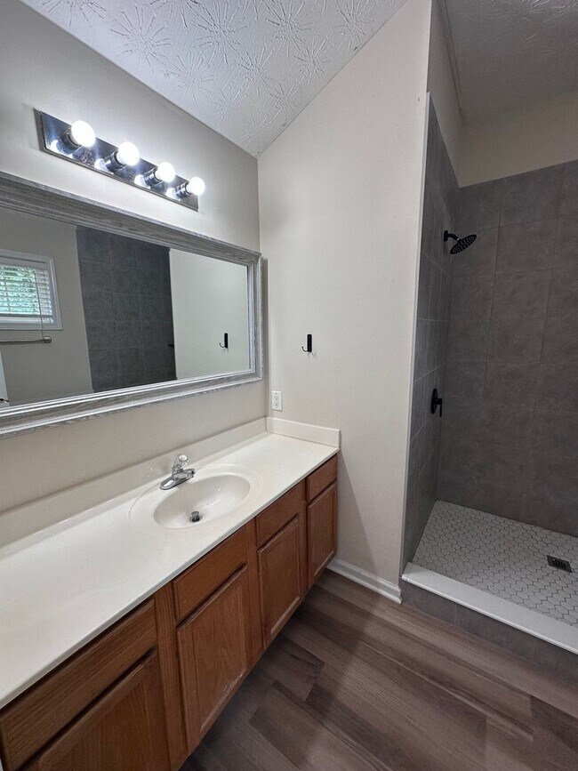 Building Photo - Large townhome in downtown Dawsonville