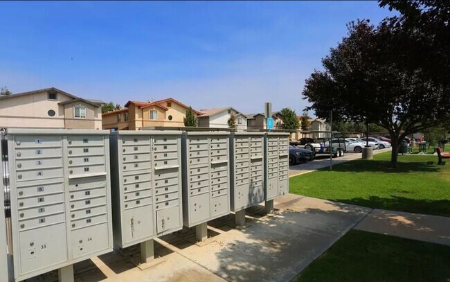 Building Photo - Luxury 3bed Apartment