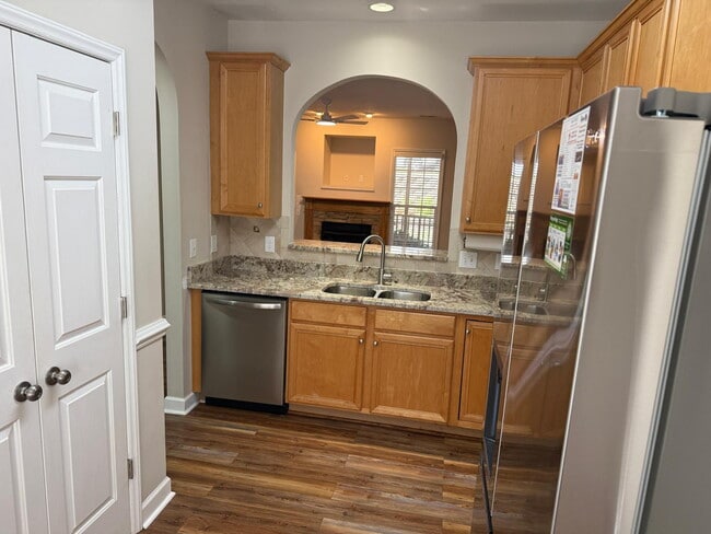 Building Photo - 305 Sugar Maple Ave