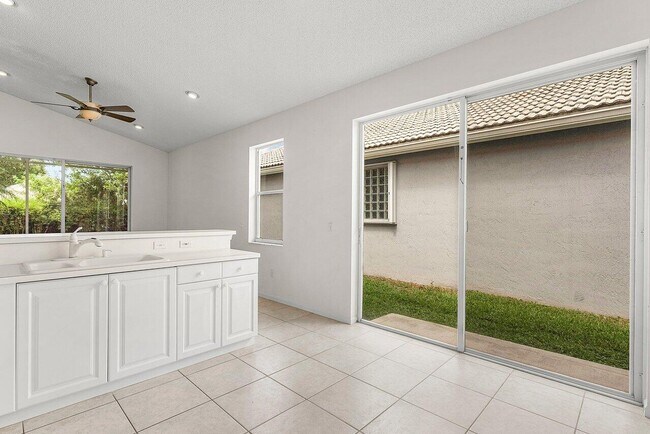 Building Photo - 7728 Edinburough Ln