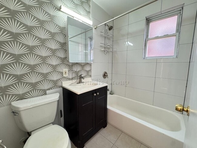 Building Photo - ** RENOVATED ** 4 BED ** 1 BATH ** PRIME LOCATION **