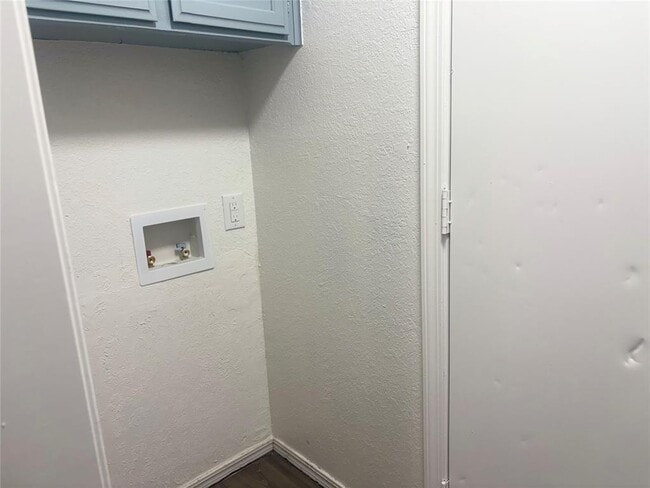 Building Photo - 2049 Sierra St