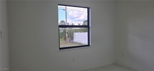 Building Photo - 2013 NE 15th Pl