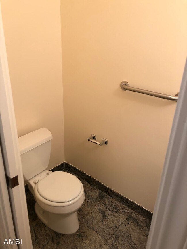 Building Photo - 3 br, 2.5 bath House - 316 Bartlett Street #1