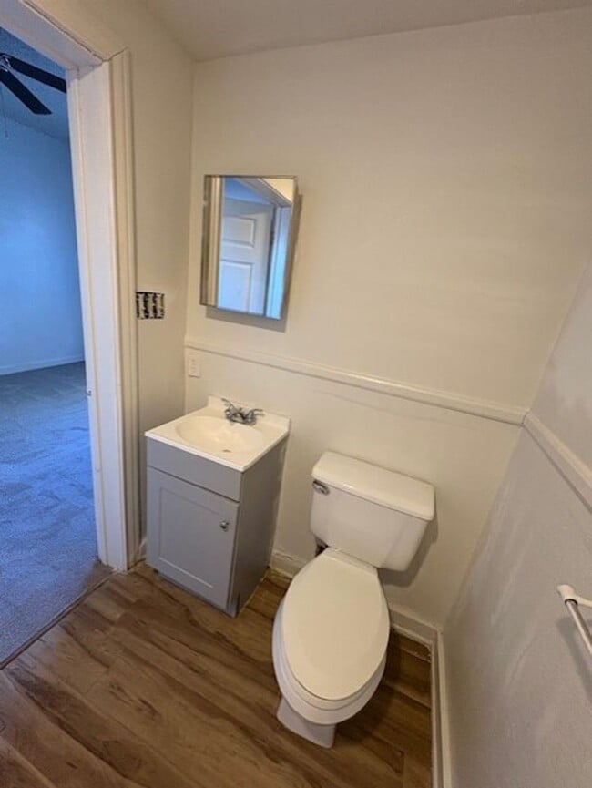 Building Photo - 709 Grape St