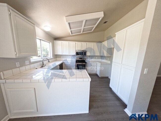 Building Photo - 663 Stoneridge Ct