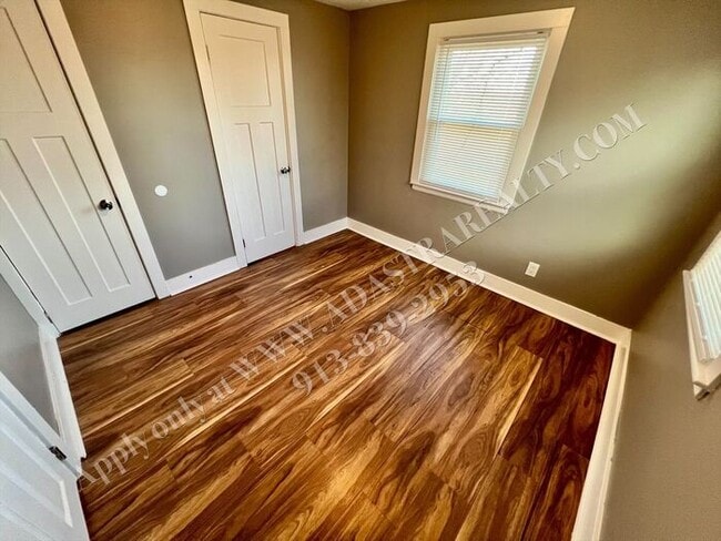 Building Photo - MOVE IN SPECIAL!! Updated 4 Bed 3 Bath Home in KCMO-Available NOW!! MOVE IN SPECIAL $200 OFF 2nd ...