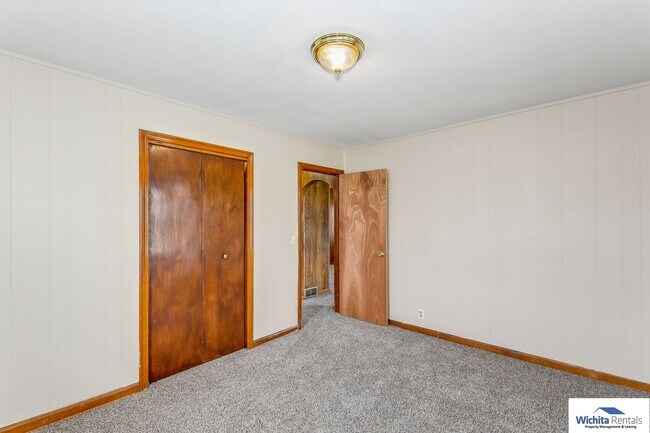 Building Photo - 2 bedroom near Wichita State University