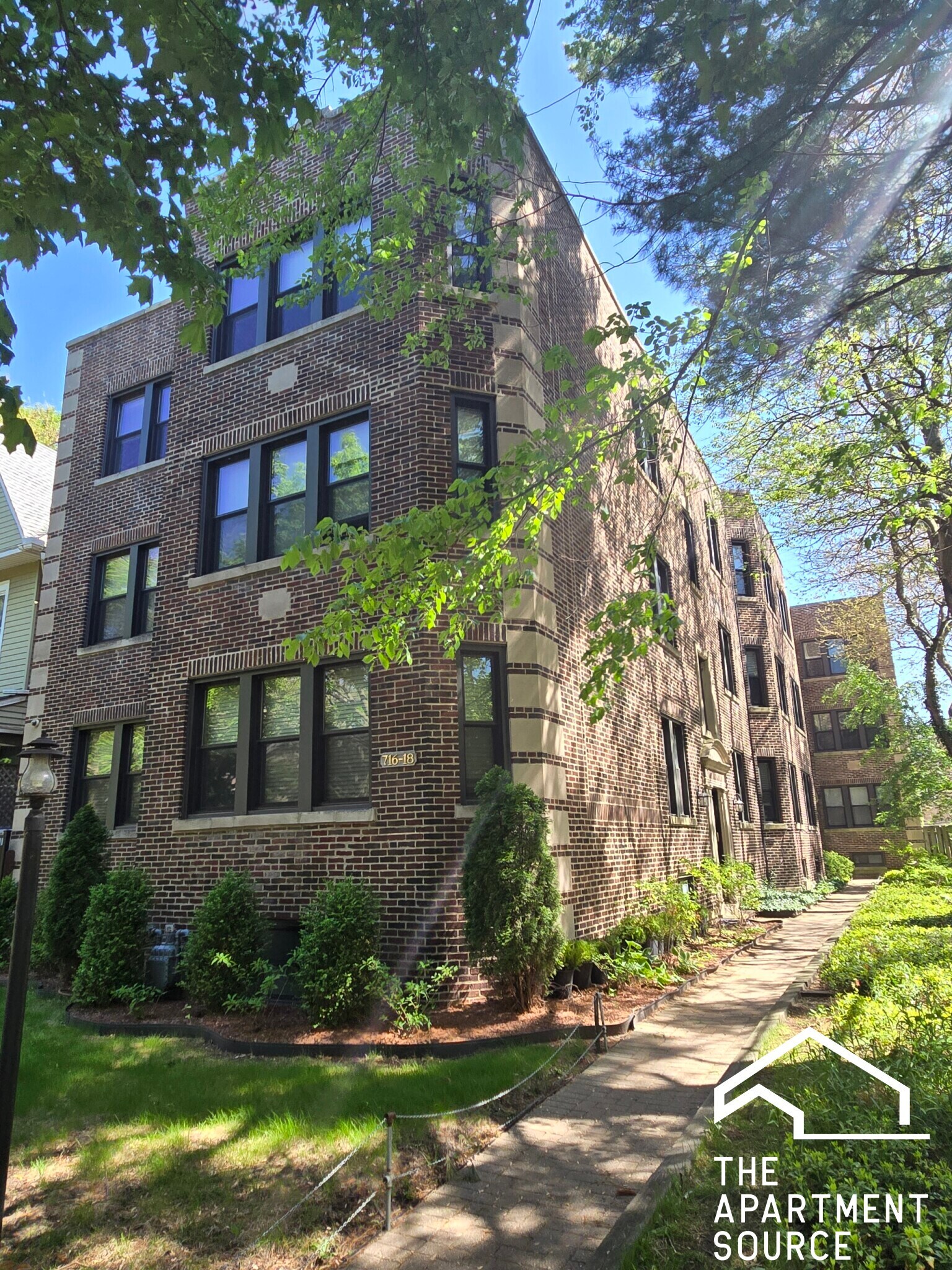 Building Photo - 716 Reba Pl
