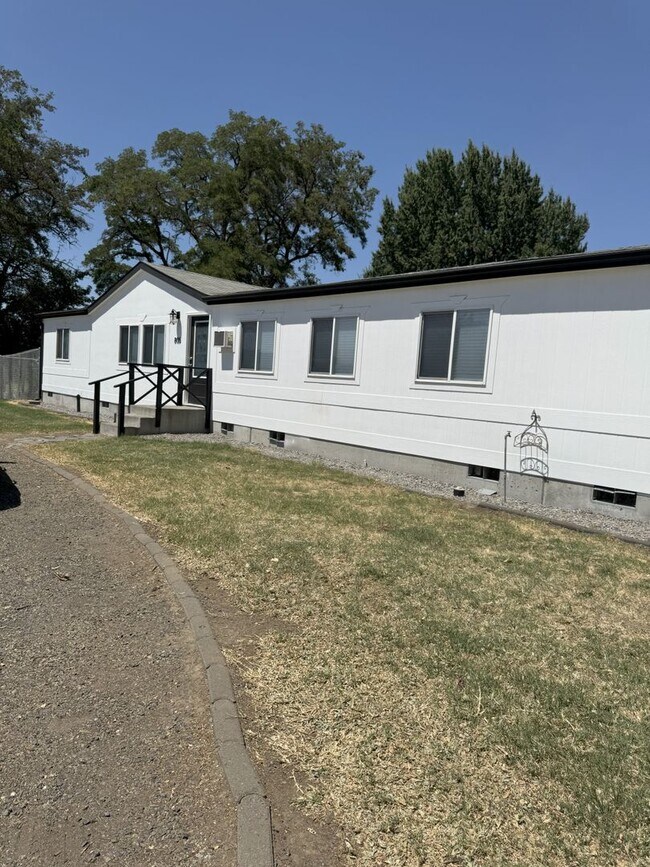 Building Photo - Large Echo home for rent