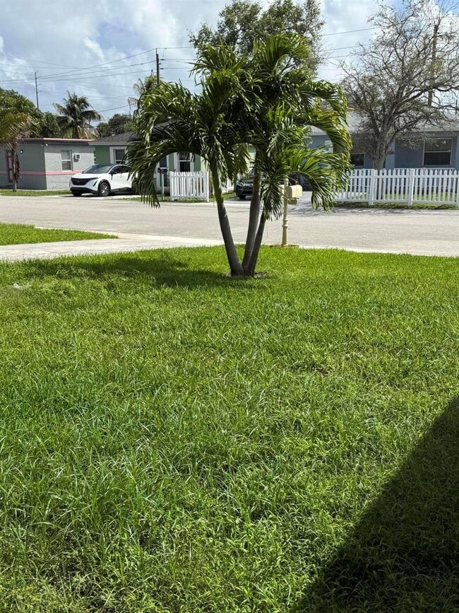 Building Photo - 2225 Raleigh St