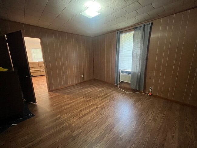 Building Photo - Charming 2-Bedroom Home for Rent in Lee, FL