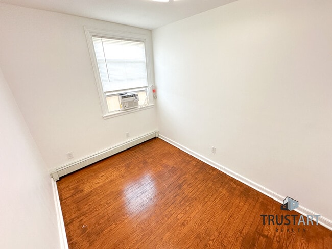 Building Photo - 3 Bedroom house in Oxford Circle, North Ea...