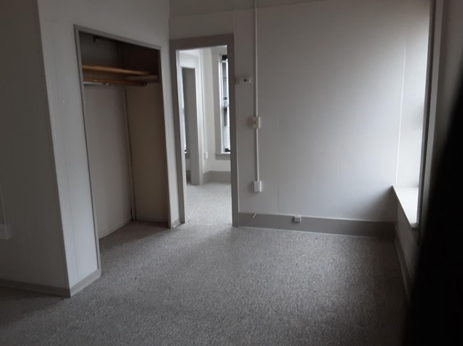 Building Photo - 847 1/2 Massachusetts