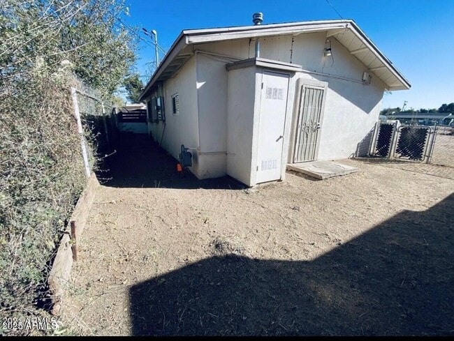 Building Photo - 1522 E 9th St