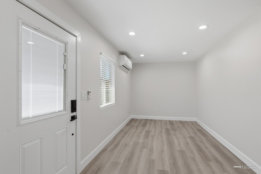 Building Photo - 10788 Mercer Ave