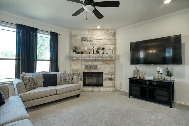 Building Photo - 521 Bradford Ln