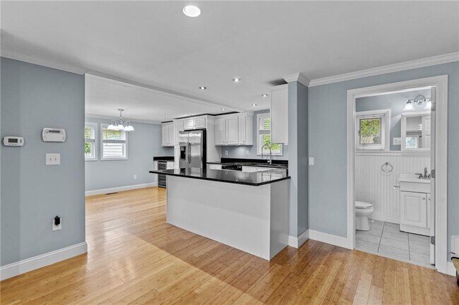 Building Photo - 10 Cooke Pl