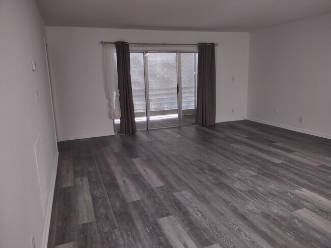 Building Photo - 3212 Strawflower Way