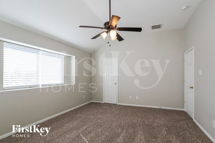 Building Photo - 9805 Hyacinth Way