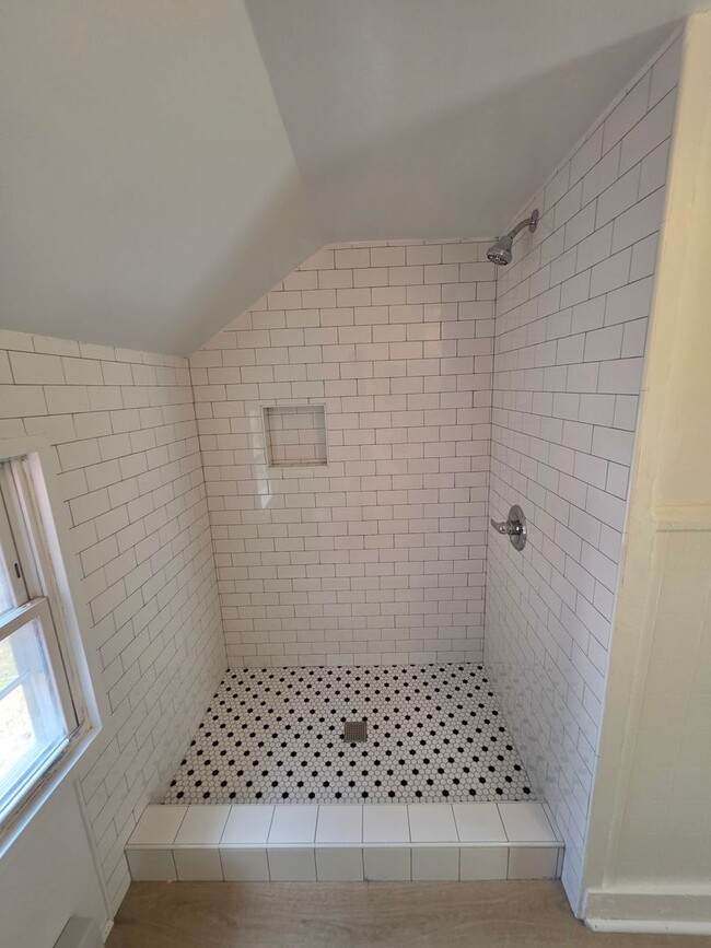 Building Photo - Beautiful Waterside 3 bedroom Single-Family Home - Catskill, NY