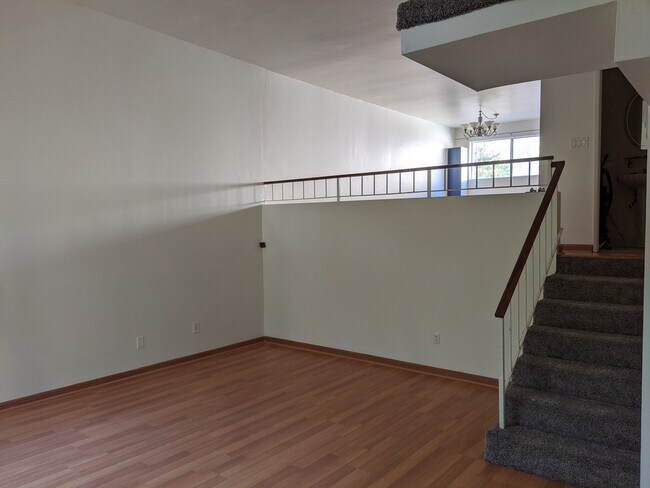 Building Photo - Grismer