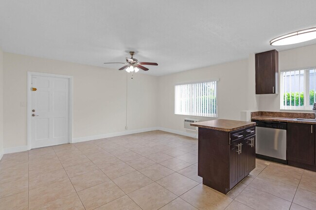 Building Photo - 560 NE 46th St