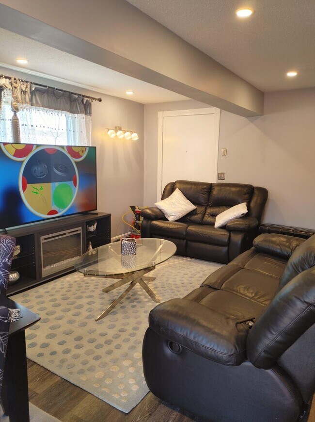 Building Photo - 182 Plaistow Rd