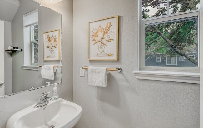 Building Photo - Beautiful Upscale End Unit Townhome with Lots of Updates! Walking Distance to Shopping & More!