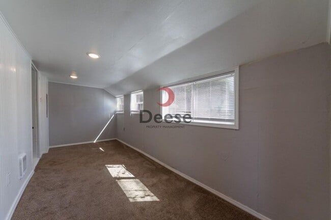 Building Photo - Adorable Home Centrally Located