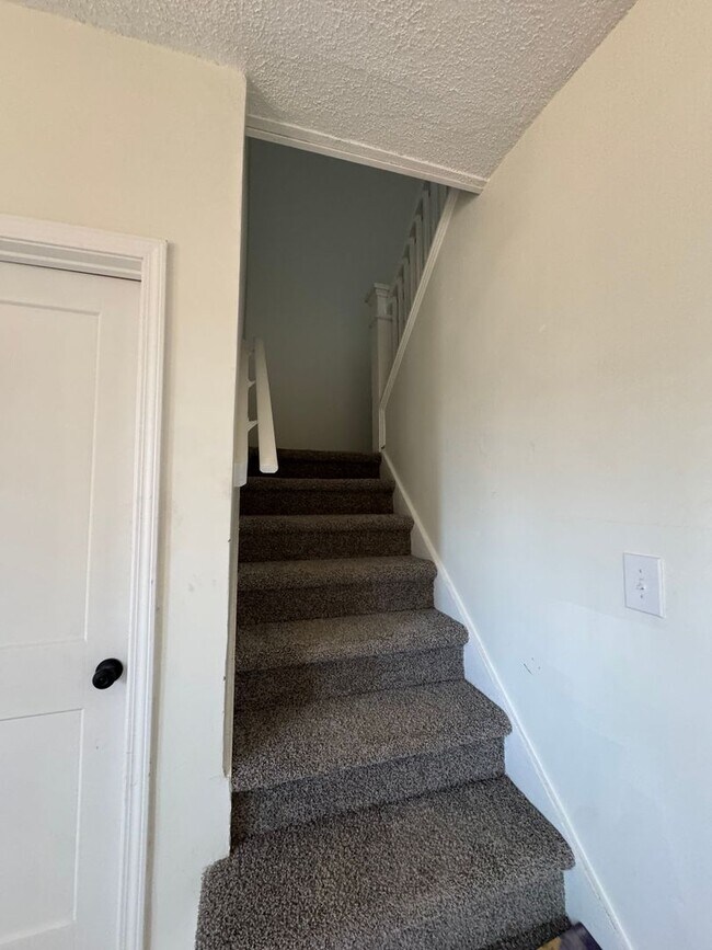 Building Photo - 3 Bedroom. Fully remodeled,  Close to I-77 and downtown Statesville.