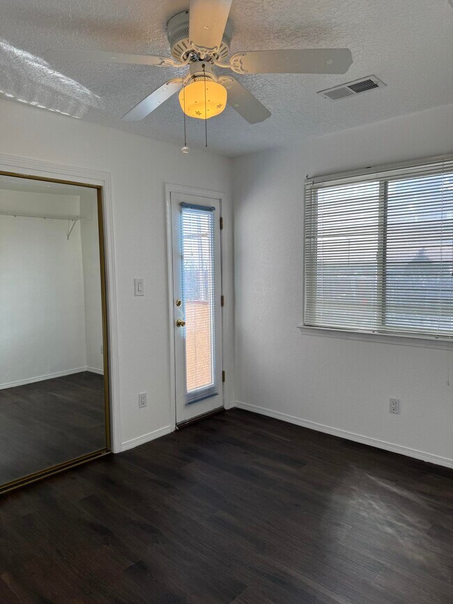 Building Photo - 9700 Lagrima De Oro Rd NE