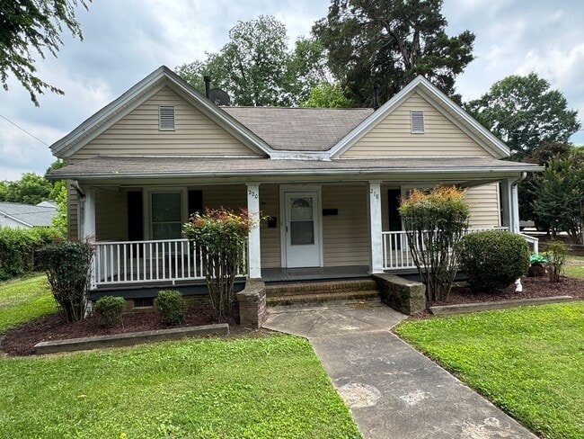 Primary Photo - MOVE-IN READY!