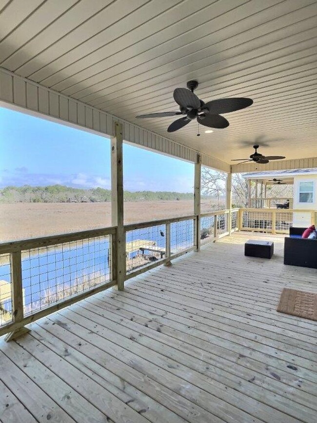 Building Photo - Fully furnished 2-bedroom house on the bayou!