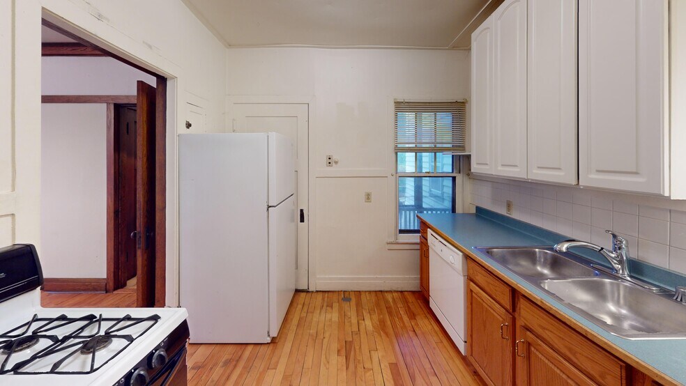 Building Photo - 1806 Kendall Ave