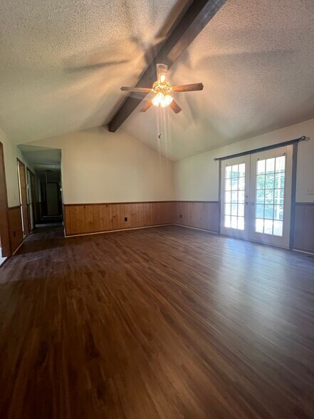 Building Photo - 2420 Wellington Dr