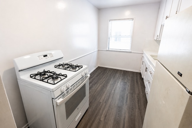 Interior Photo - 7056 Lanewood Ave