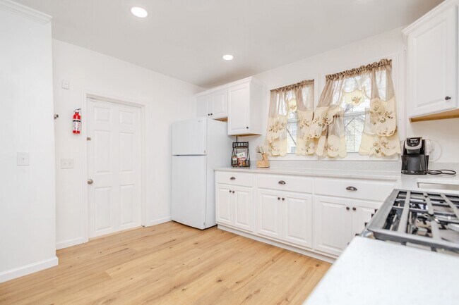 Building Photo - 138 D View Ave